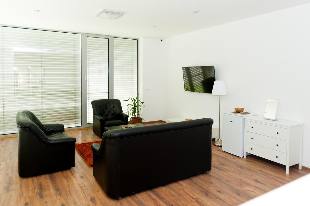 Villa Ladoven Luxusny Apartman 124M2 Martin Exterior photo