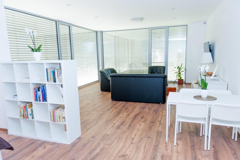 Villa Ladoven Luxusny Apartman 124M2 Martin Exterior photo