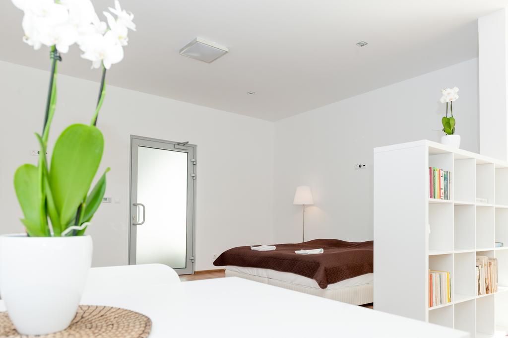 Villa Ladoven Luxusny Apartman 124M2 Martin Exterior photo